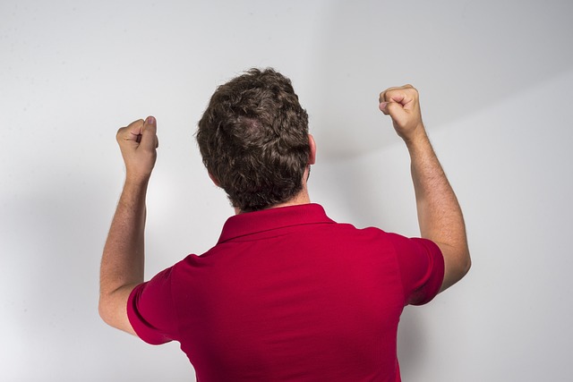 在熊猫杯负伤，记者：蒯纪闻遭遇手掌骨裂